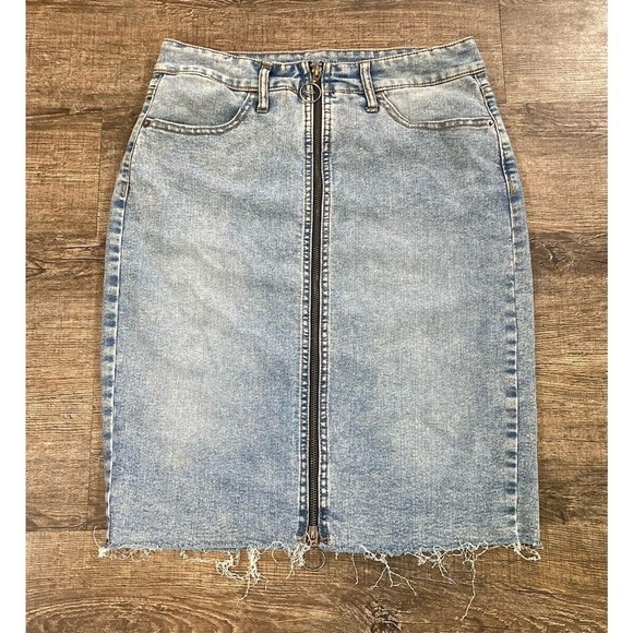 wild fable Dresses & Skirts - Wild Fable Women's Denim Blue Jean Front Zip Skirt Raw Hem Retro 90’s Size 6